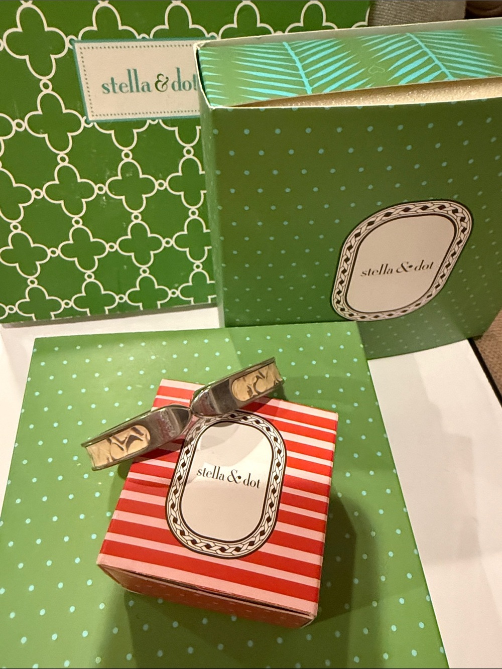 Stella & Dot Green and Red Gift Box Set with Silver Bow Accent
